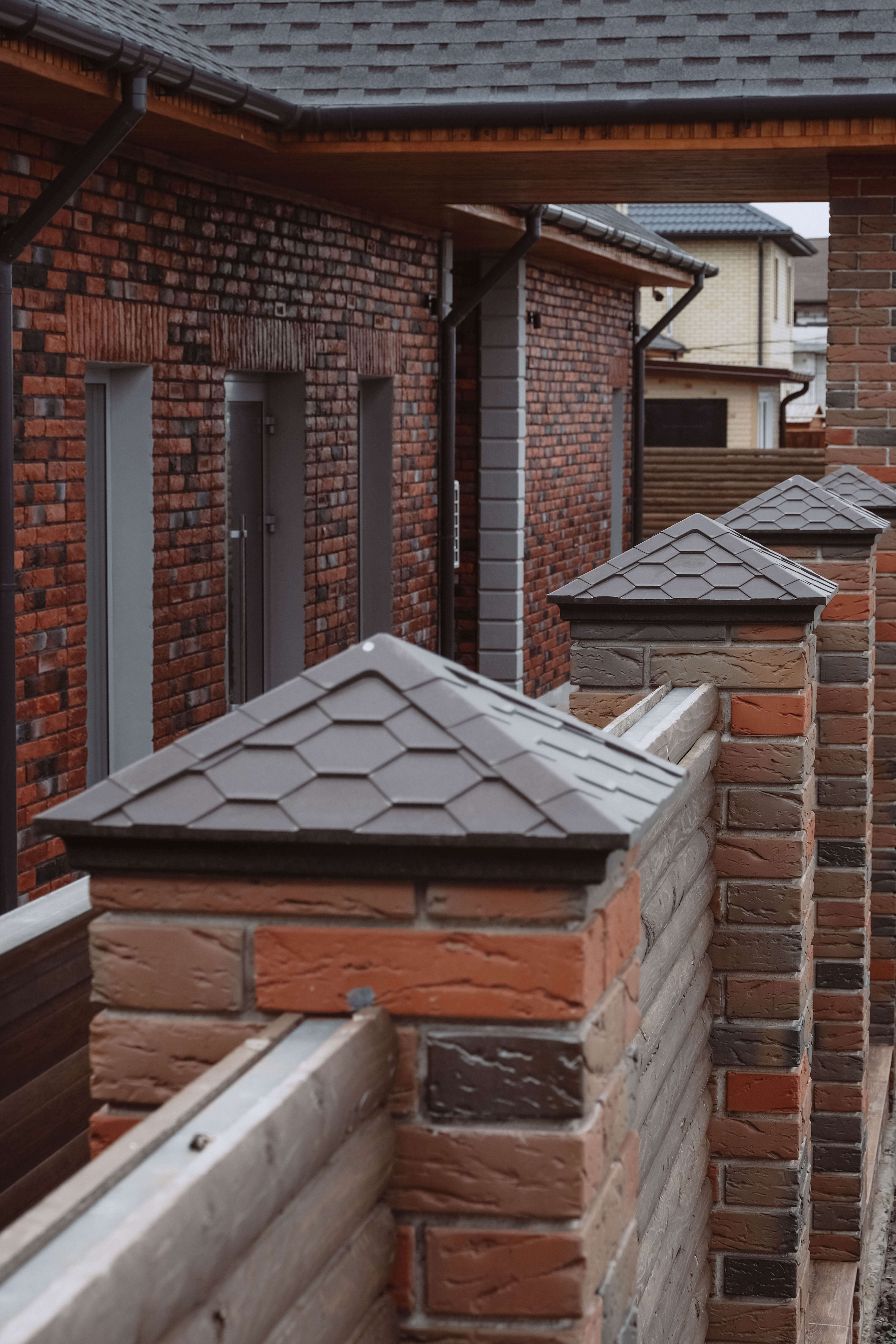 Колпак Zking Эверест Коричневый на столб 1.5х1.5 кирпича (390х390мм)